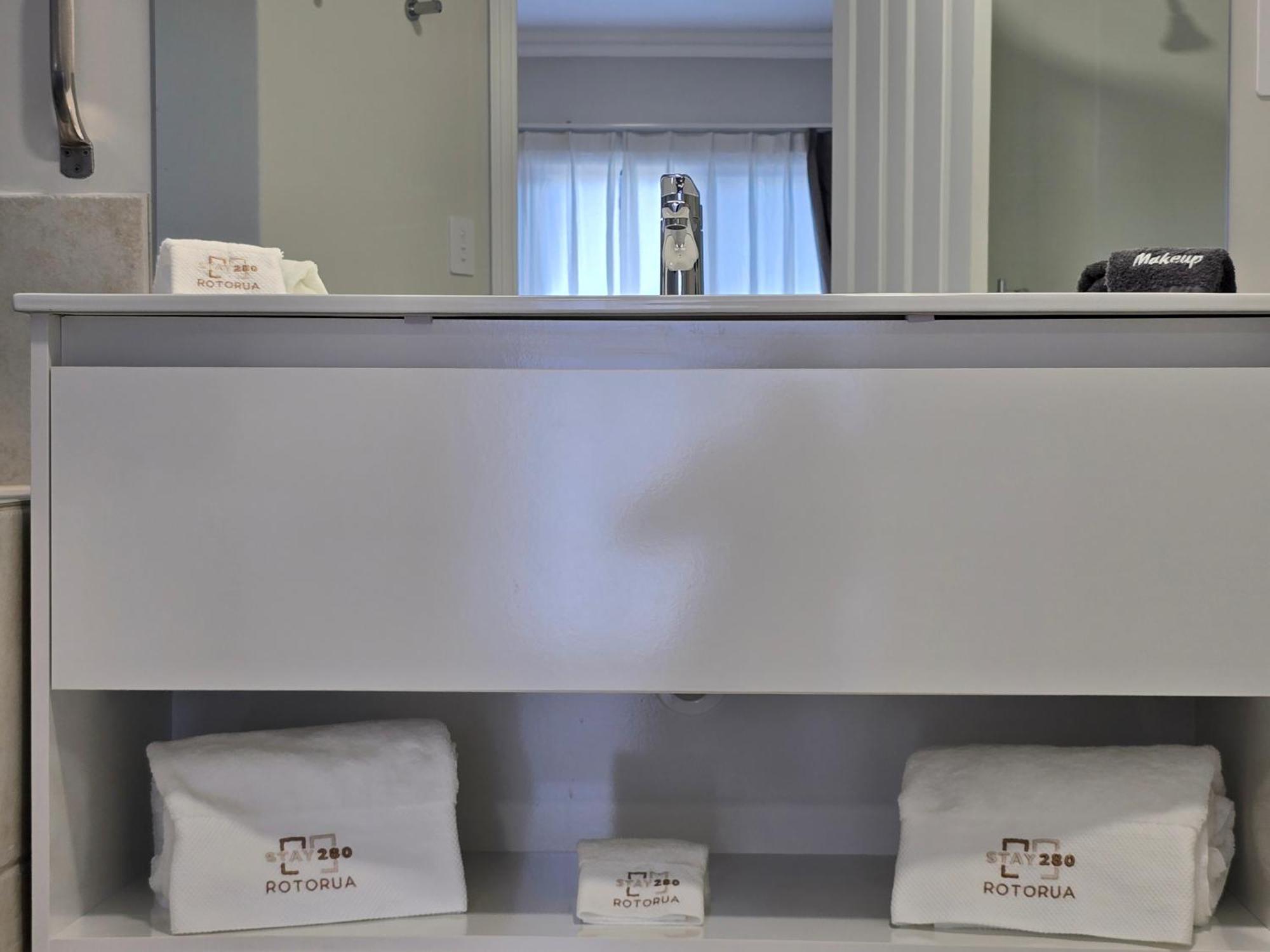 Stay 284 Rotorua - Refurbished Modern Accommodation Extérieur photo