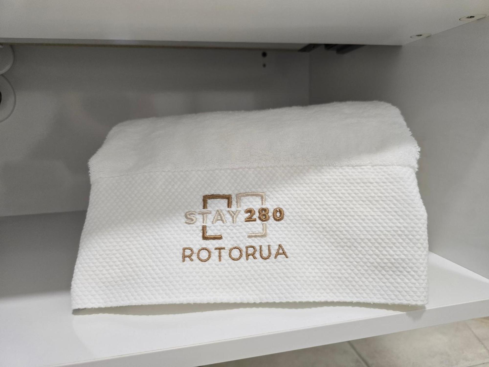 Stay 284 Rotorua - Refurbished Modern Accommodation Extérieur photo