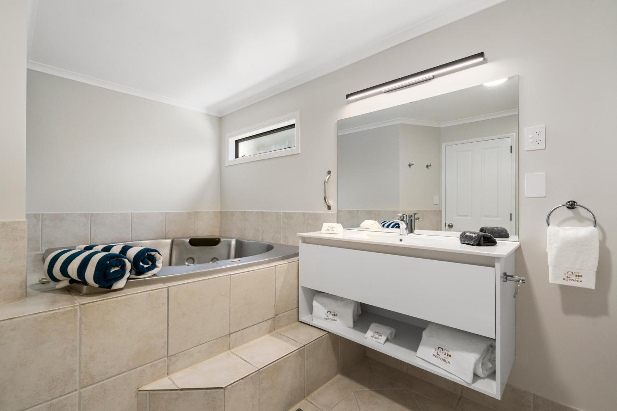 Stay 284 Rotorua - Refurbished Modern Accommodation Extérieur photo